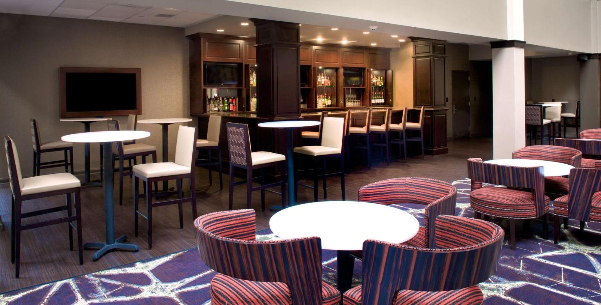 Embassy Suites By Hilton Philadelphia Airport Exterior photo