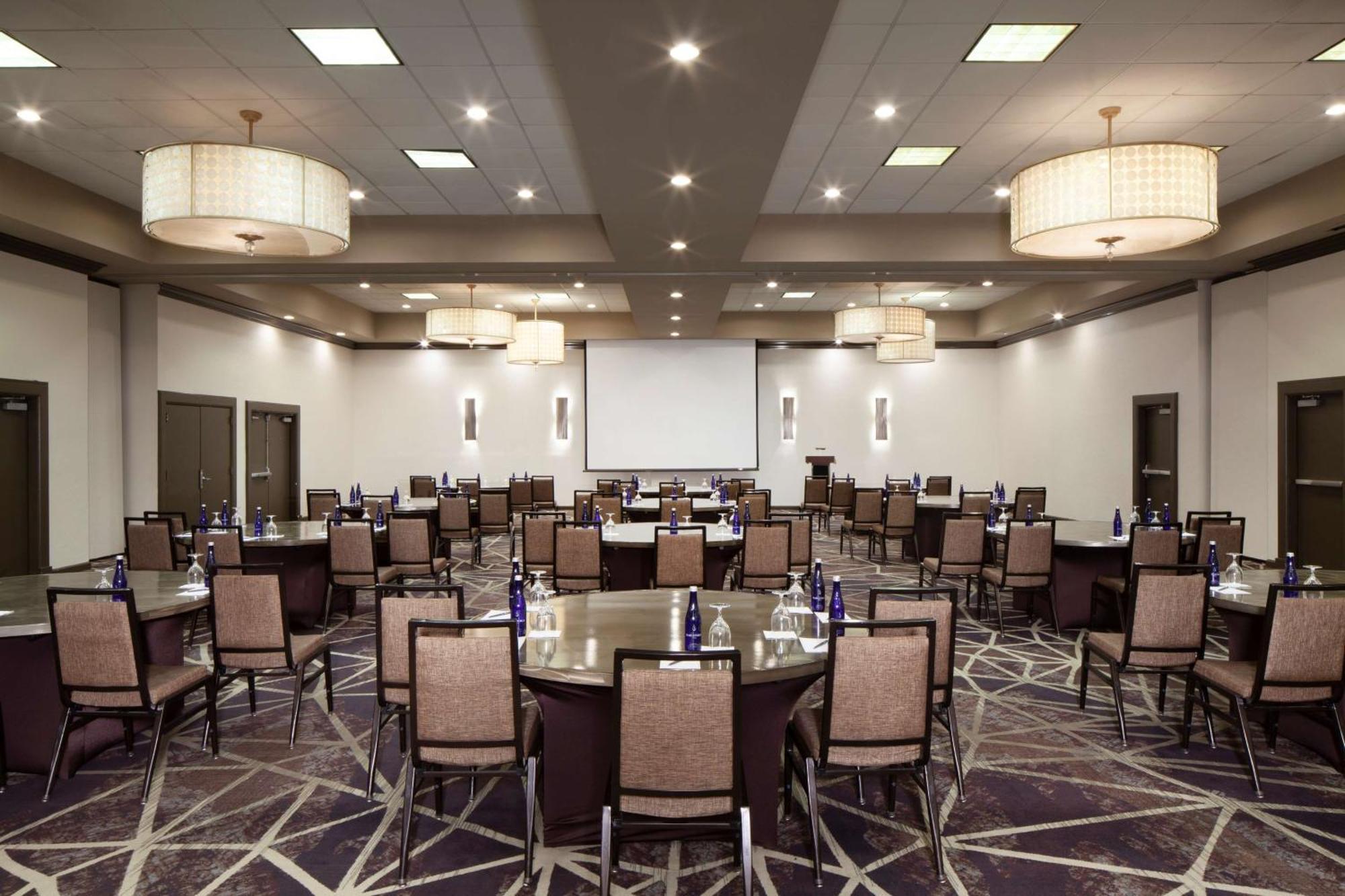 Embassy Suites By Hilton Philadelphia Airport Exterior photo