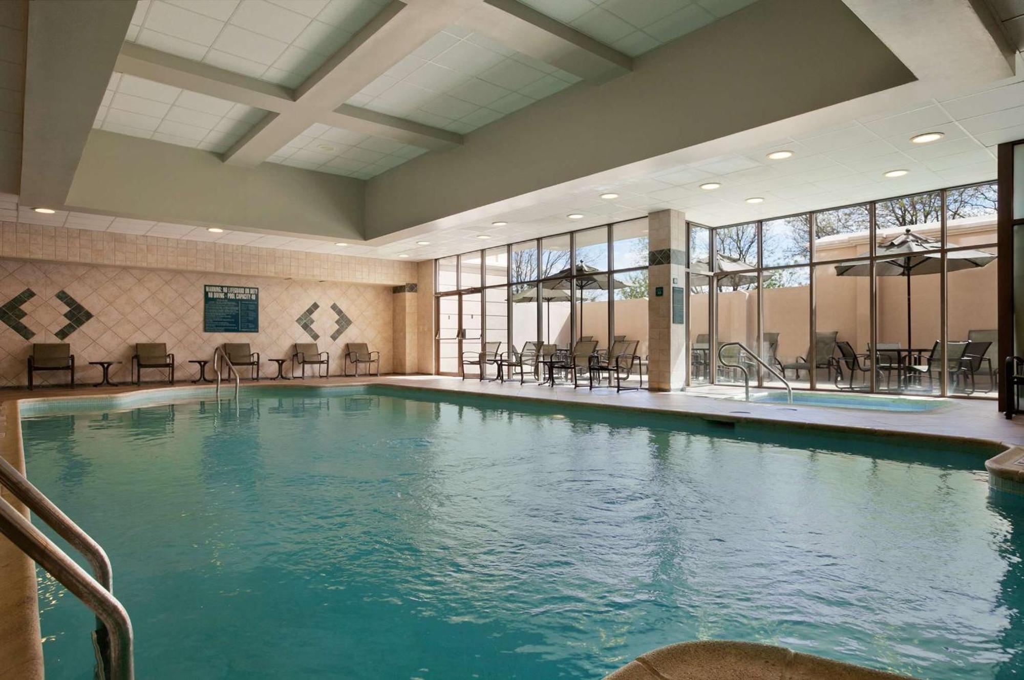 Embassy Suites By Hilton Philadelphia Airport Exterior photo
