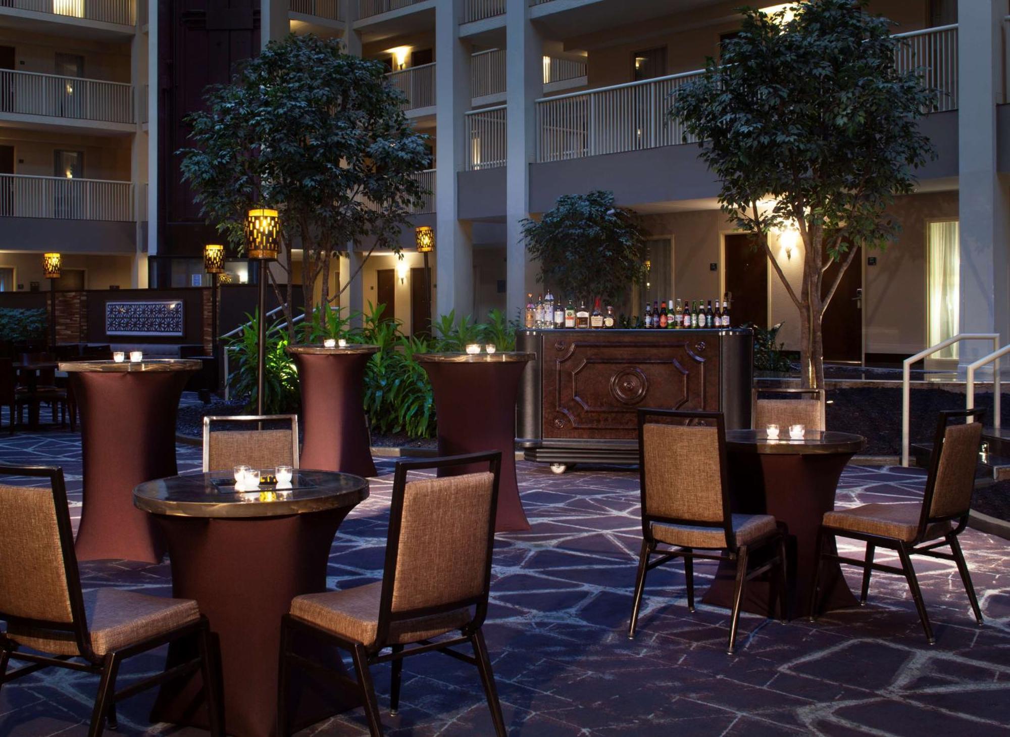 Embassy Suites By Hilton Philadelphia Airport Exterior photo