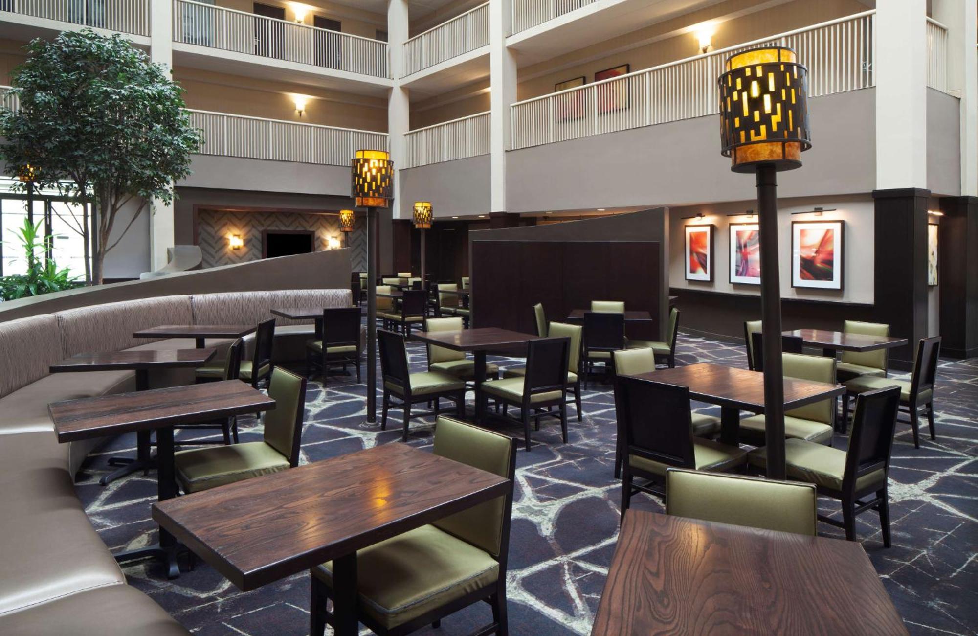 Embassy Suites By Hilton Philadelphia Airport Exterior photo